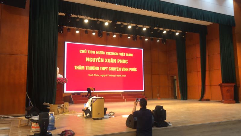 Màn hình LED hội trường bao nhiêu inch là phù hợp?