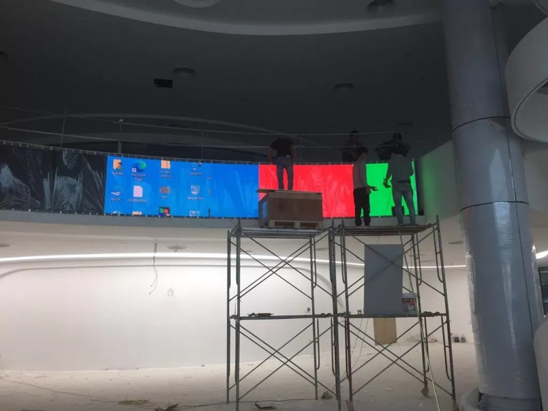 Màn hình LED cong